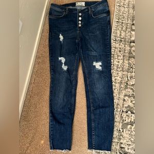 Free People stretch denim jeans Size 31 with frayed hem. Used without tags.